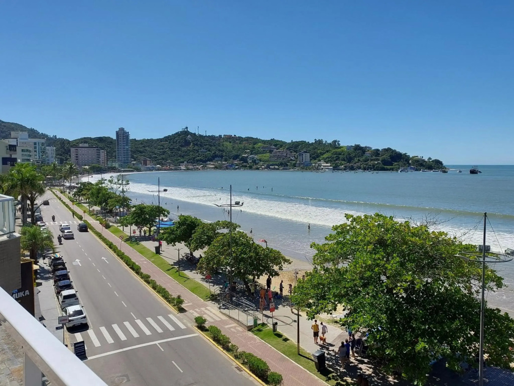 Apartamento de Cobertura frente para o mar Itapema