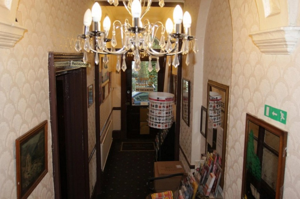 Tonys House Hotel