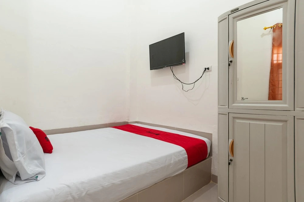RedDoorz near UISU teladan Medan
