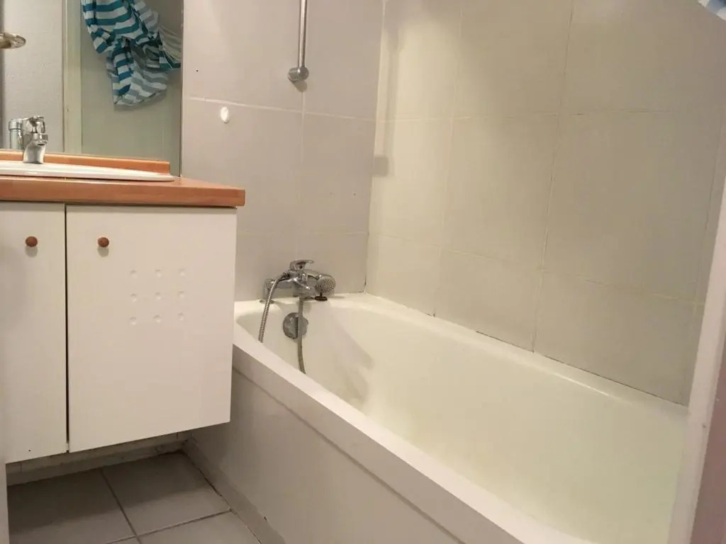 Appartement Royan, 2 Pièces, 4 Personnes - Fr-1-494-63