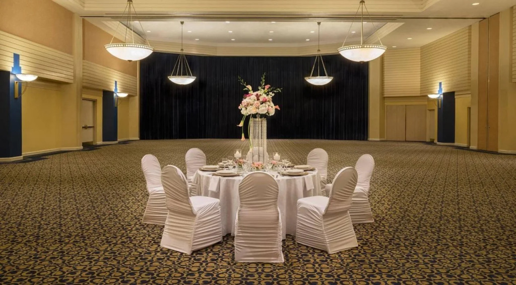 Toronto Don Valley Hotel and Suites