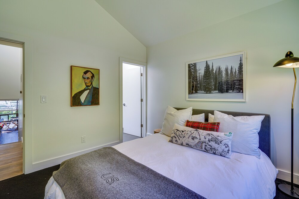 Deer Valley Retreat w/ Hot Tub & Movie Room