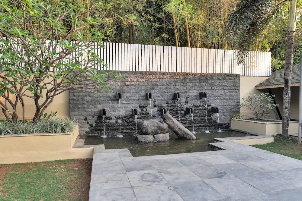ELIVAAS Lush Villa 6BHK Pet-Friendly