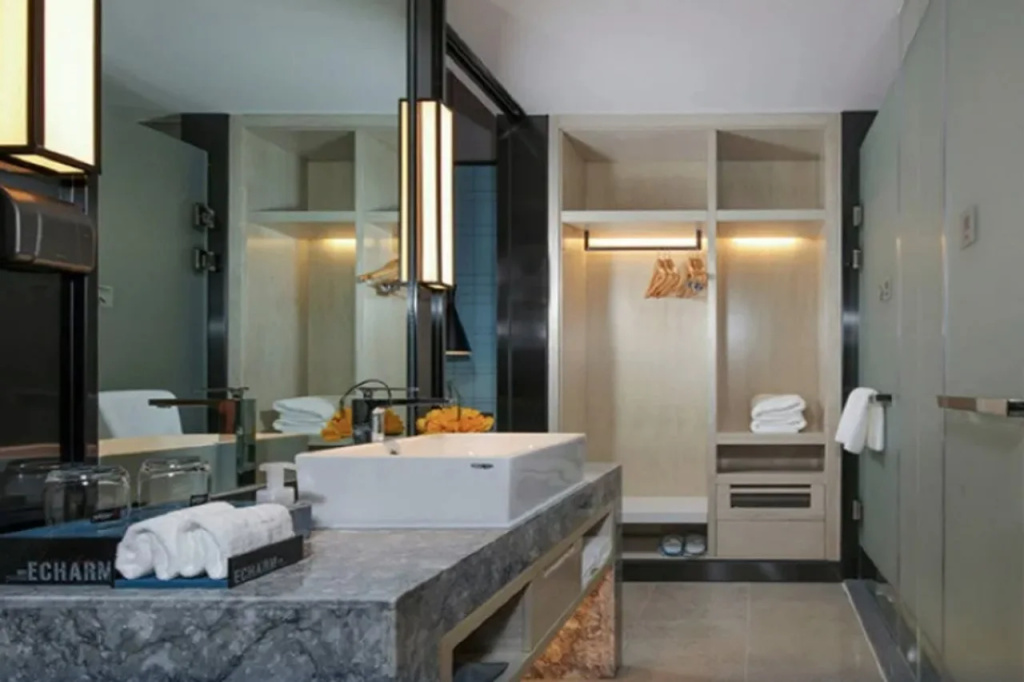 Echarm Hotel (Mile)