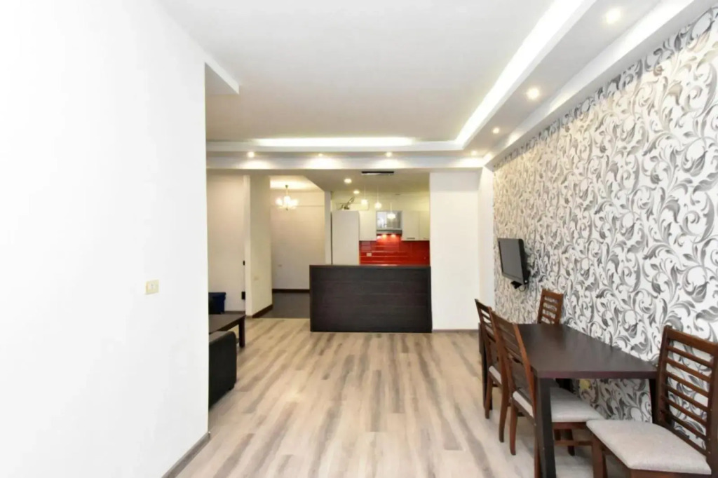 Northern Avenue, 1 bedroom Modern, Renovated apartment HH999