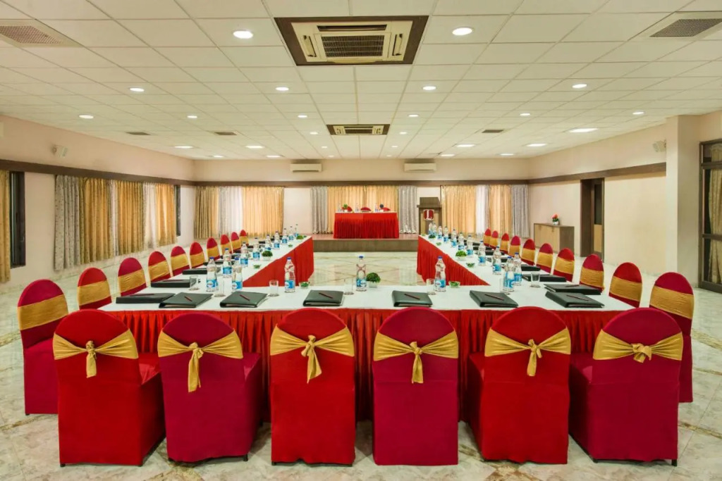 Lion Lords Inn Rajula