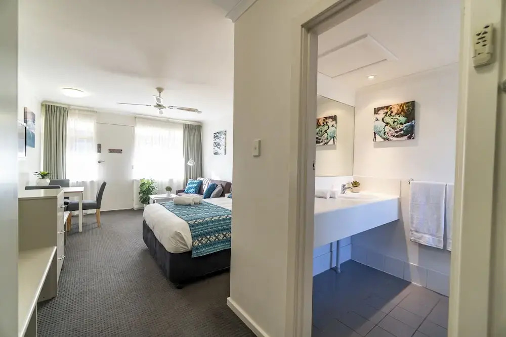 Aqua Waves Glenelg Central Studio Apt