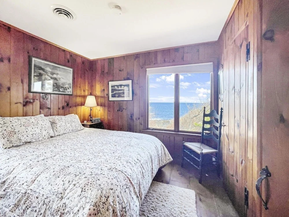 Ragged Rocks - Warm And Inviting Cottage With Uninterrupted Ocean Views 2 Bedroom Home by RedAwning