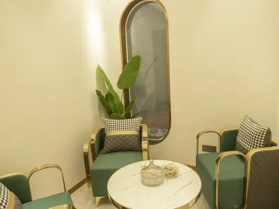 Gangsha Hotel (Wuhan Caidian Economic Development Zone Zhashan Square Branch)