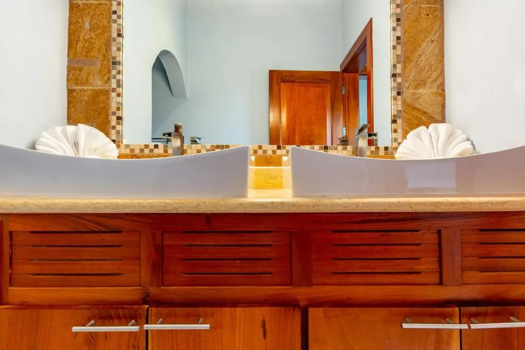 Modern, Immaculate Unit in Flamingo with Spectacular Ocean Views