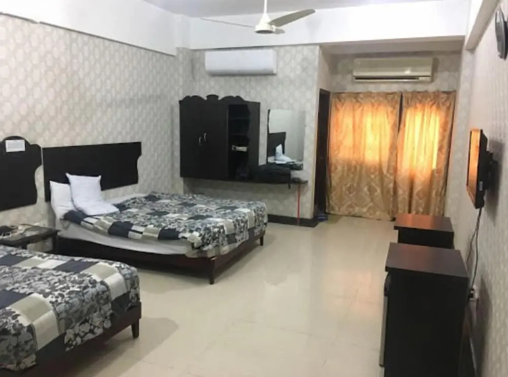 Hotel Sehwan Divine