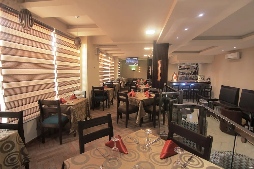 Oakspring Hotel and Luxury Suites