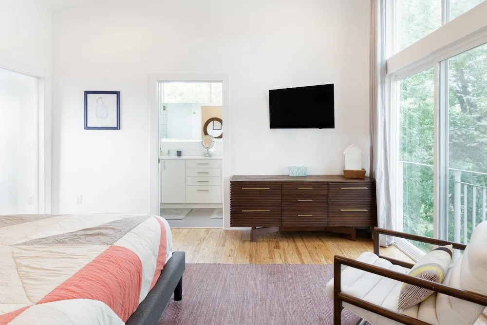 Bask in Light at an Artistic Townhouse Minutes From Downtown
