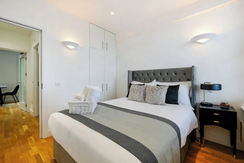 Avari Apartments - Grays Collection
