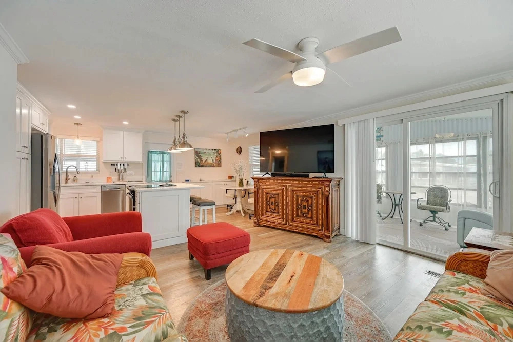 7 Mi to Bonita Beach! Escape w/ Pool Access