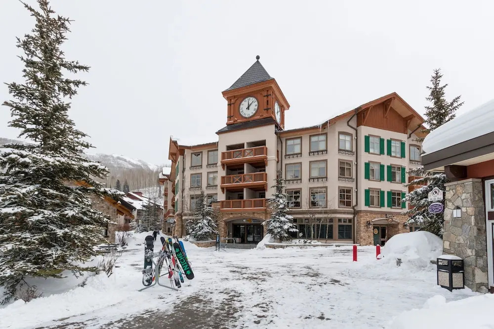 3106- One Bedroom + Den Deluxe Powderhorn Lodge 1 Hotel Room by RedAwning