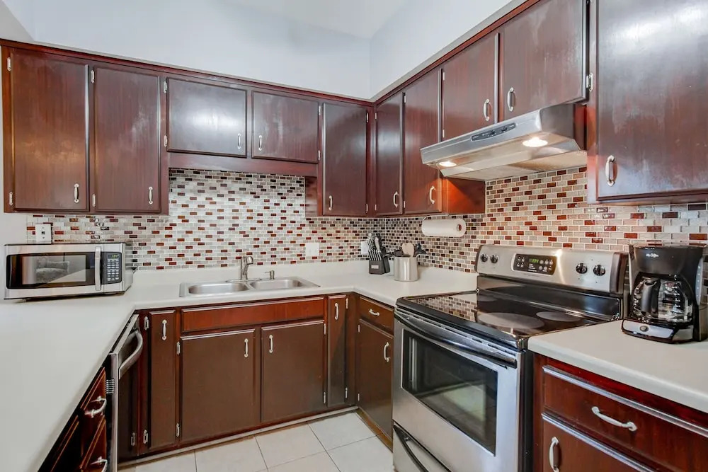 Long Blvd Condo Unit E3 - 2 Br Condo