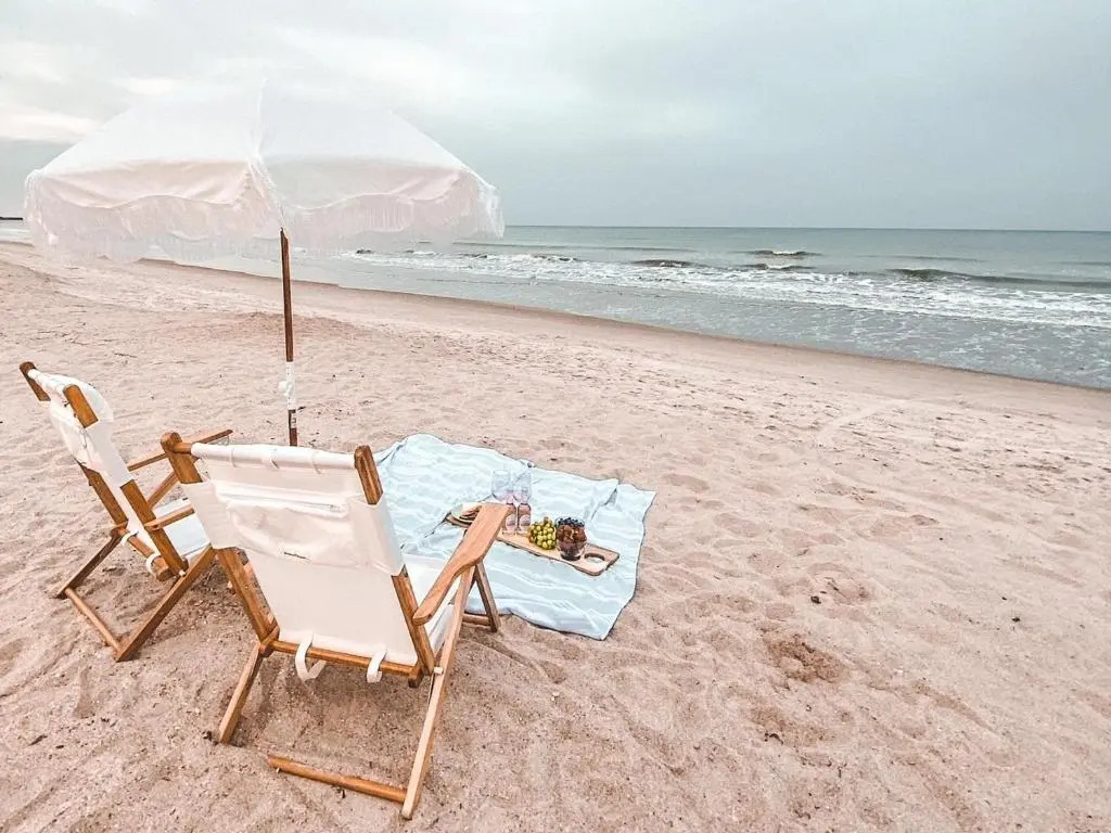 Luxury Villa 3 Blocks from the Beach with a Pool, Fire Pit and Outdoor Oasis