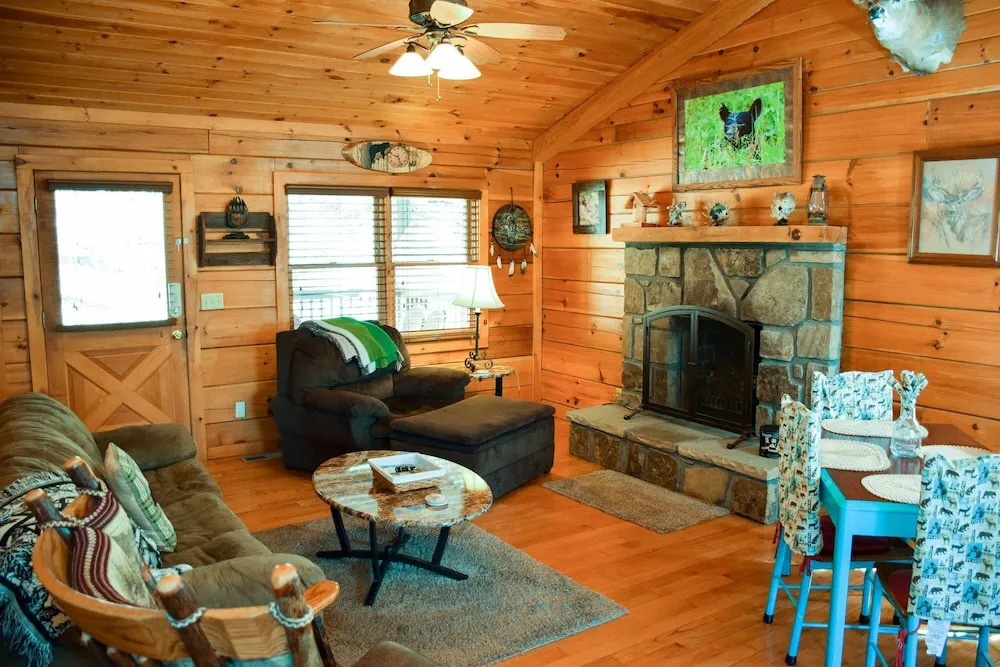 BEAR HINEY HANGOUT - 2 Br Cabin