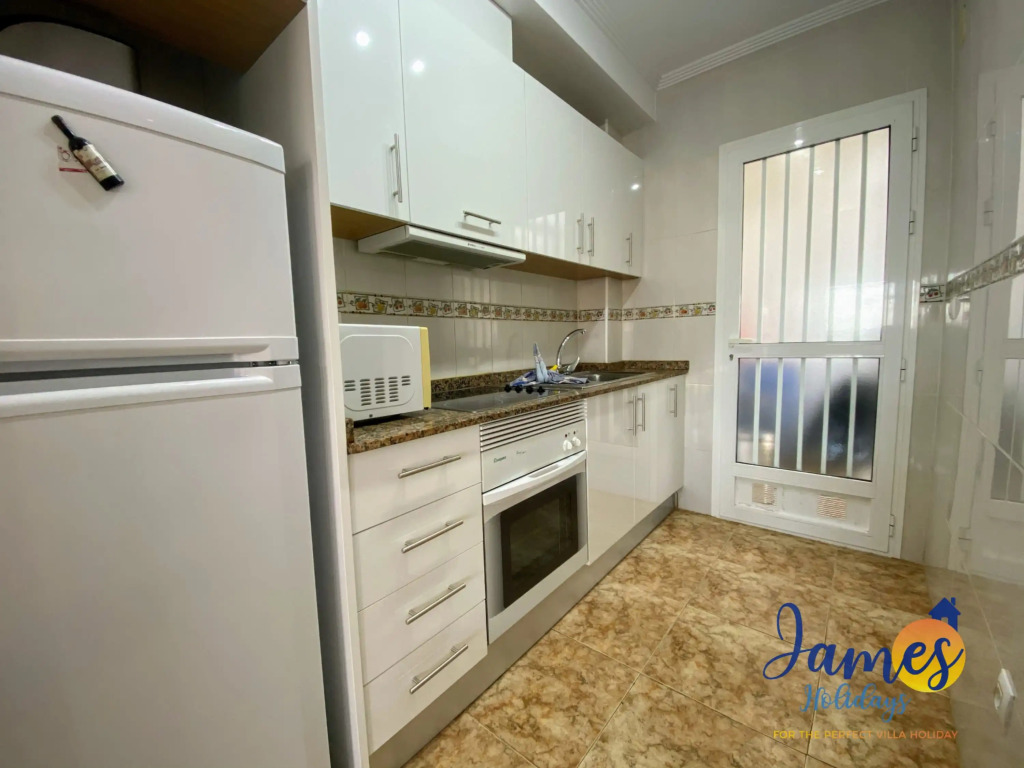 La Cinuelica R3 1st flr apt, roof terrace, pool L129