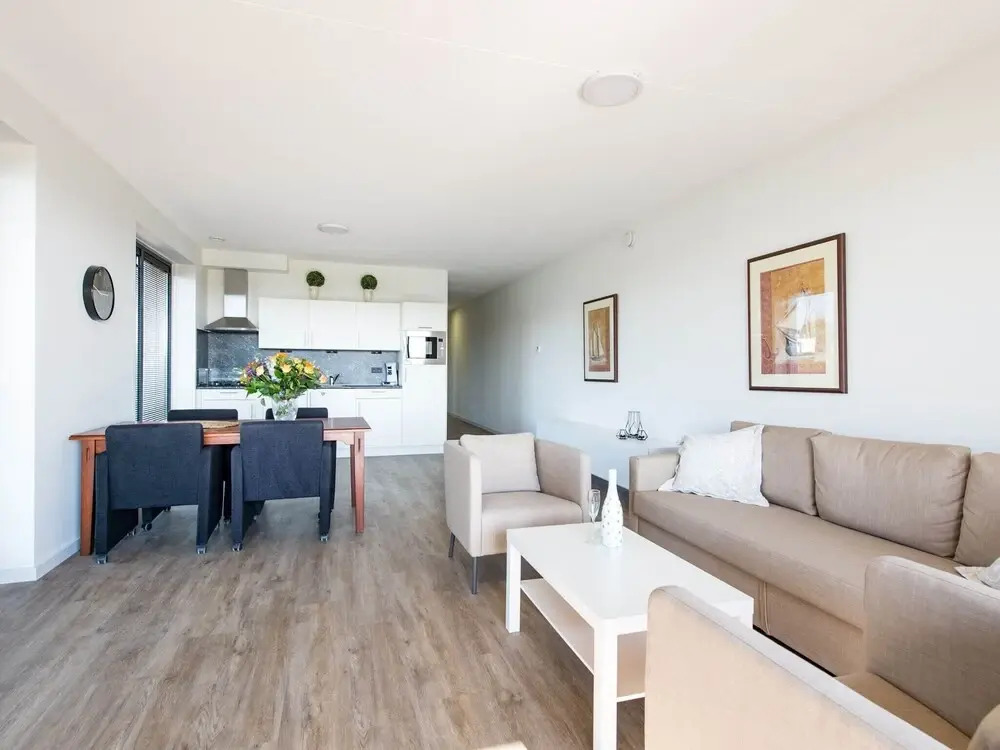 Beautiful apartment with beautiful views of the lively marina