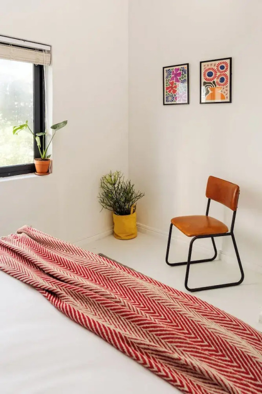 Foools Inn - Trendy Rooms available in the Heart of Sea Point
