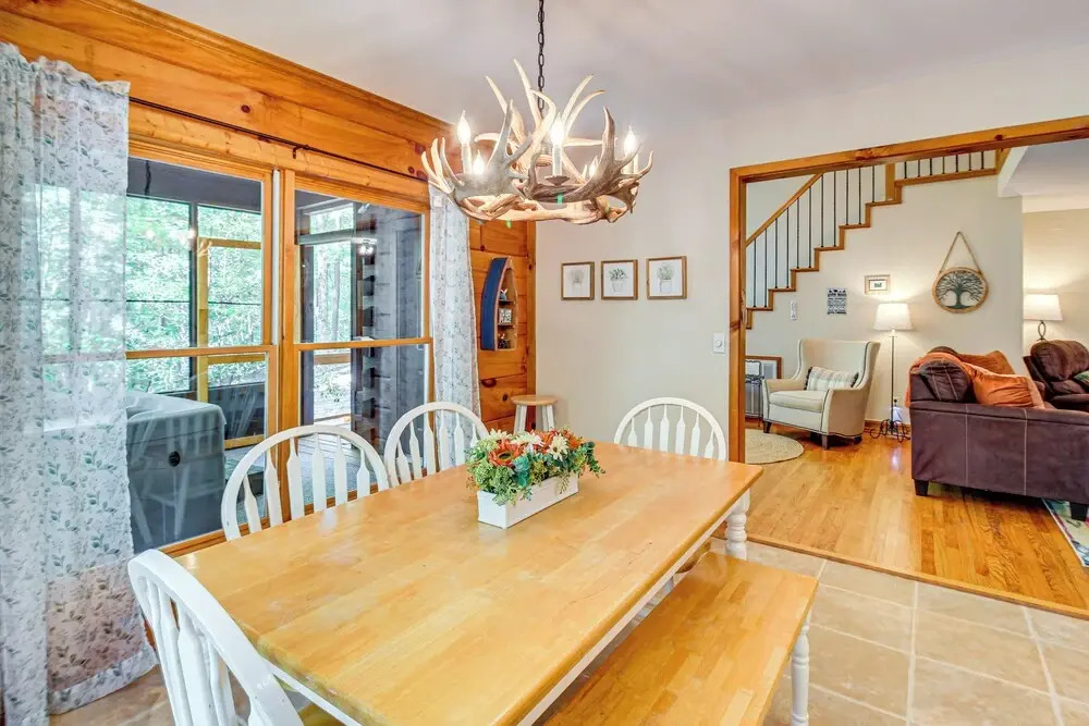 North Georgia Cabin w/ Hot Tub & Community Perks