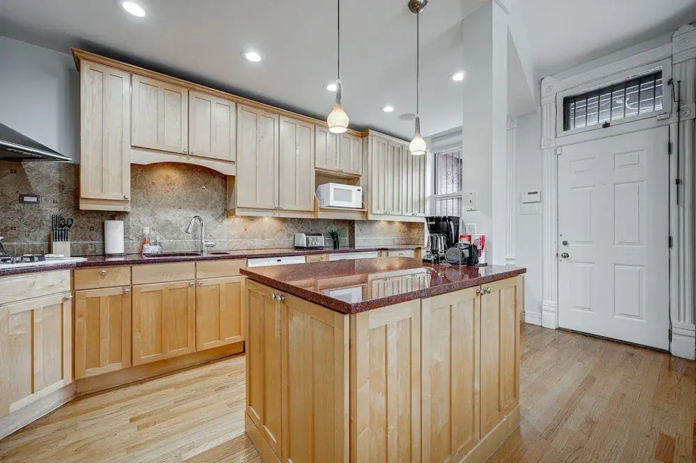 Huge Lincoln Park 6 Bed Duplex with Free Parking by AllSet Turnover