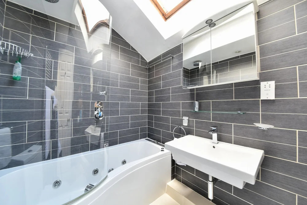 Spacious 3 Bedrooms House in Central London