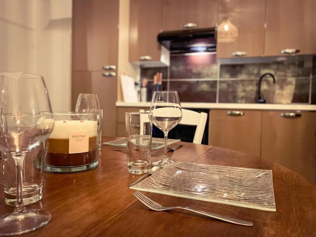 Appartement exclusif de 65 m2 en coeur de ville avec parking, accès inclus à salle de sport de 2000m2, Sauna & Hammam