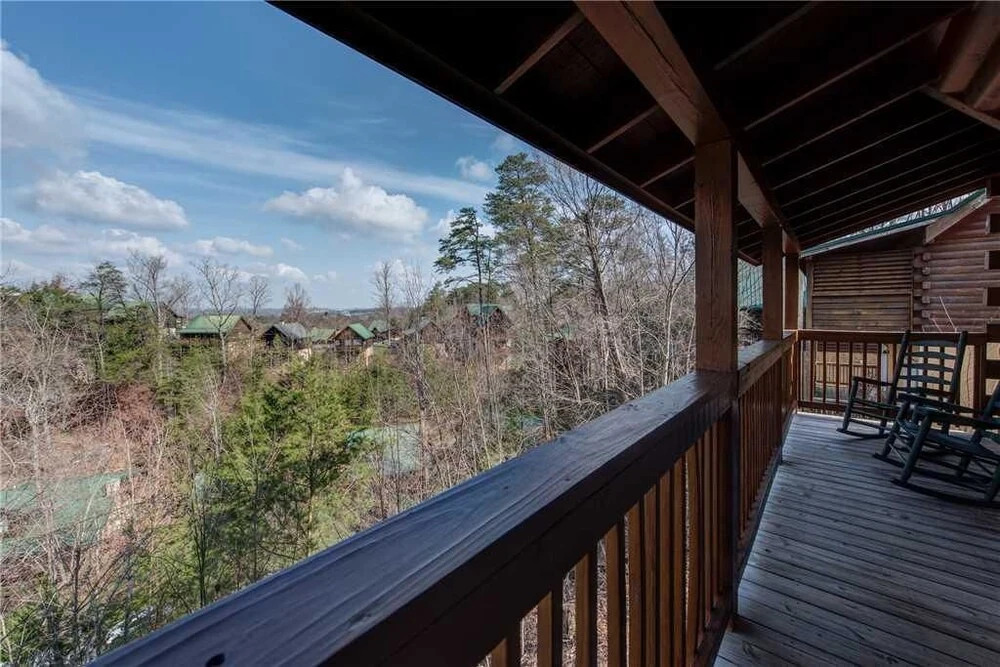 Suite Seasons 4 Bedroom Home with Hot Tub