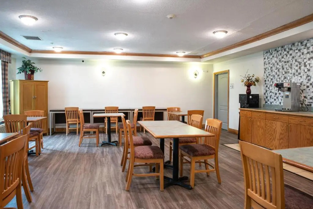 BlissPoint Inn & Suites Marion