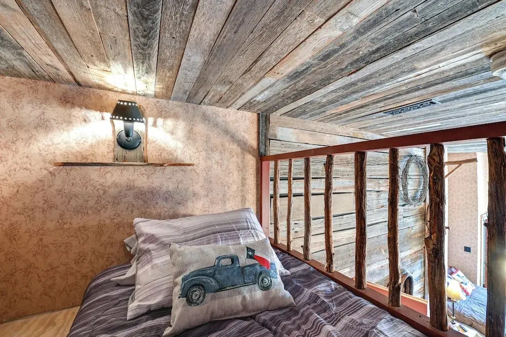 Western-themed Decatur Studio on Main Street!