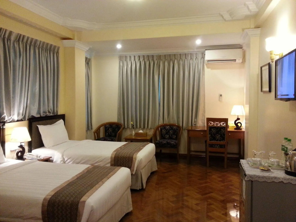 Grand Laurel Hotel