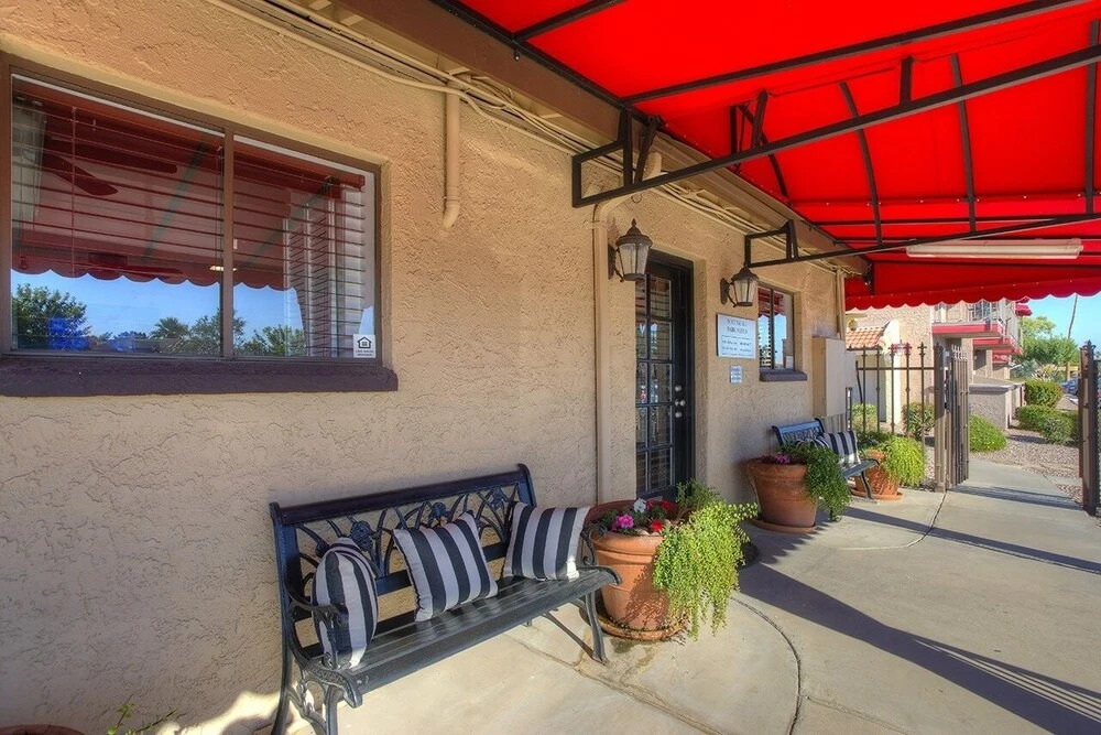 116 Fully Furnished 1BR Suite-Prime Location! by RedAwning