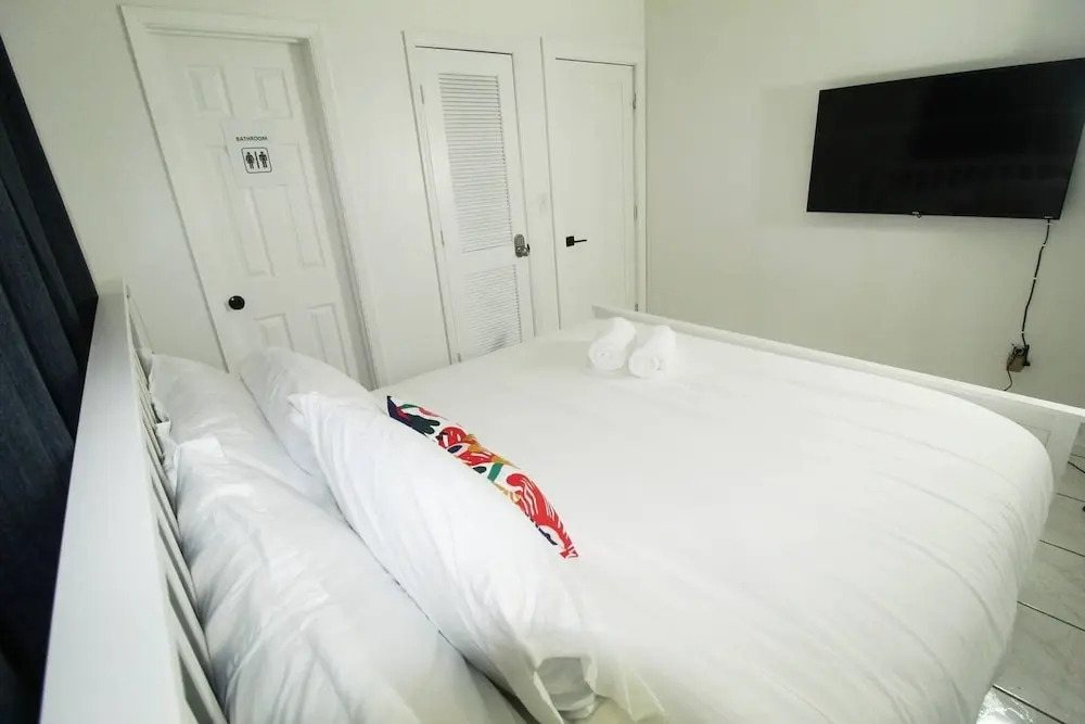3BR 2BA Coral Terrace House by ASVR-2530