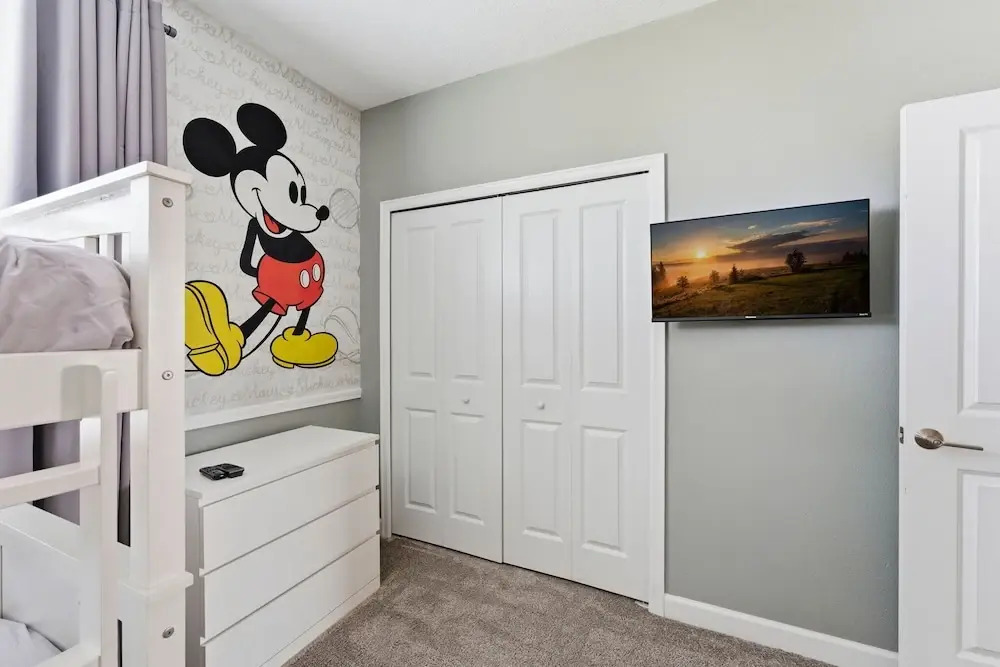 Spacious 5BR Home With Pool Near Disney