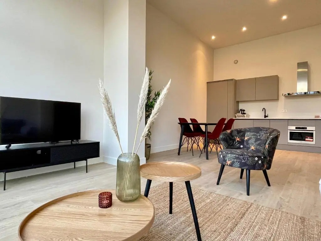 Detailed 1 Bedroom Serviced Apartment 63m2 -MNL D-