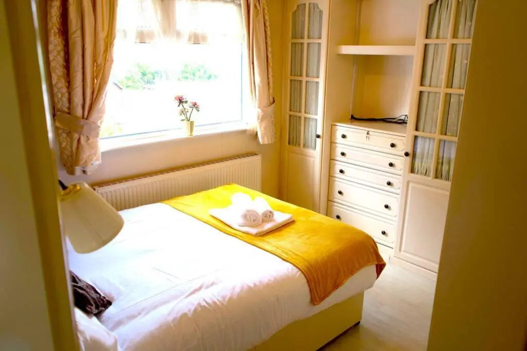 Large & Comfy House in Birmingham, 4 Bedroom,Secured Free parking ,Free wifi
