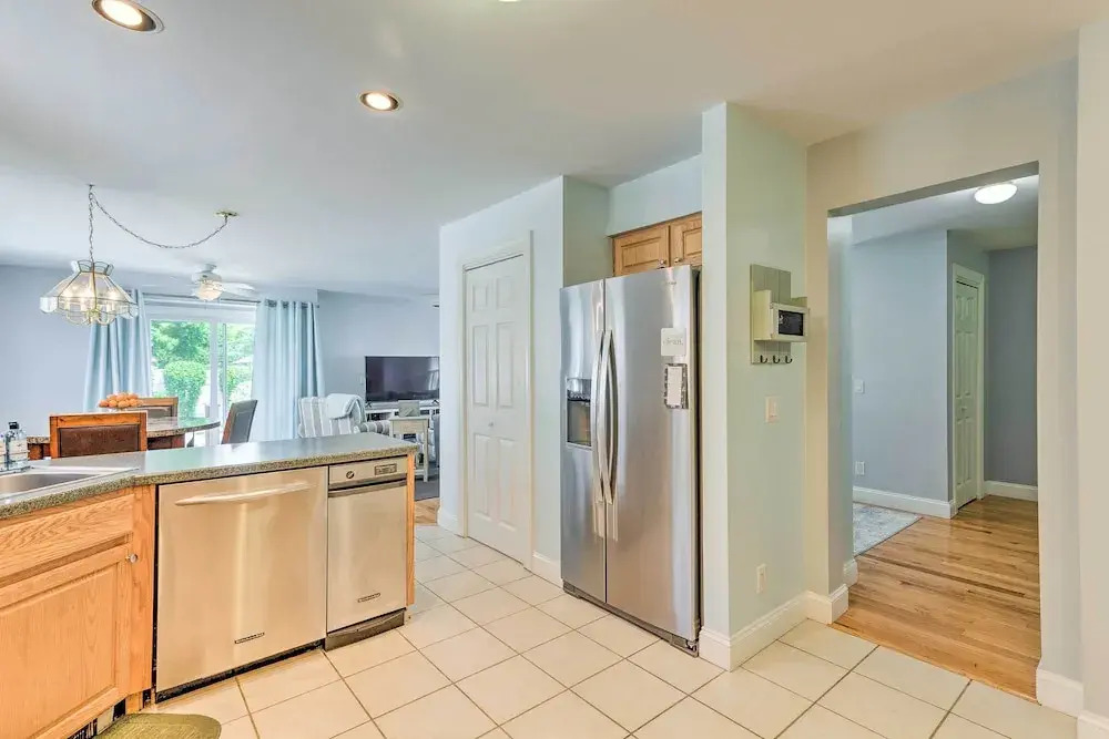 South Kingstown Vacation Rental: 2 Mi to Beach!