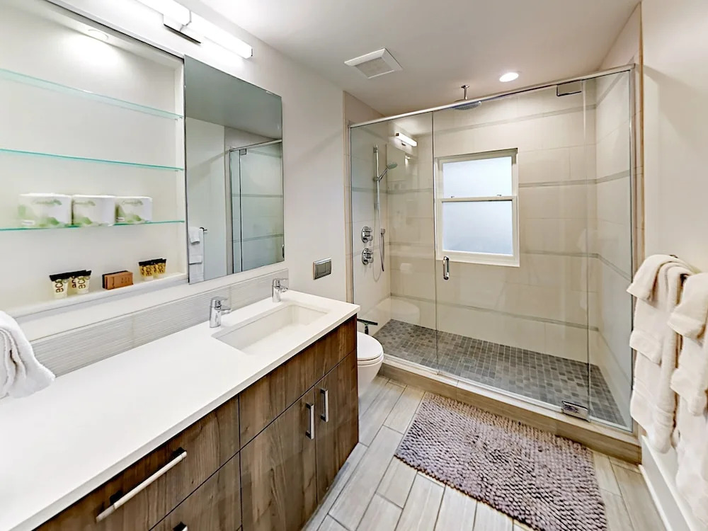 Chic Seattle Queen Anne  W/view 3 Bedroom Home