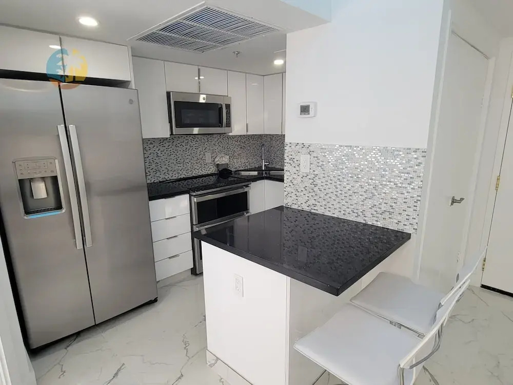 Alexander 1115 3 Bedroom Apts