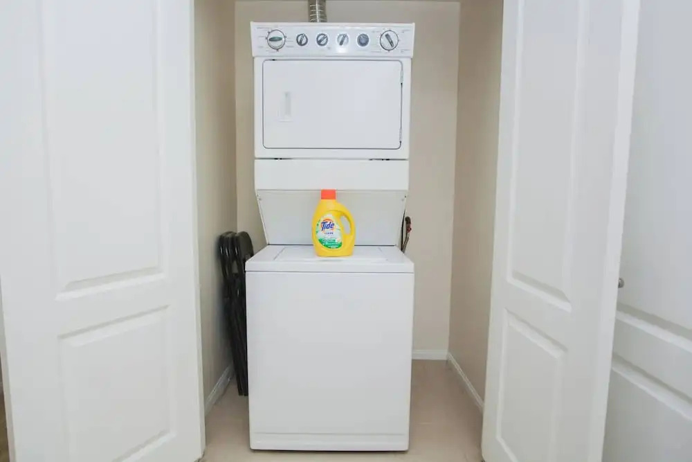 Top Downtown Location, Fast WIFI, & Free Parking! (P-1)
