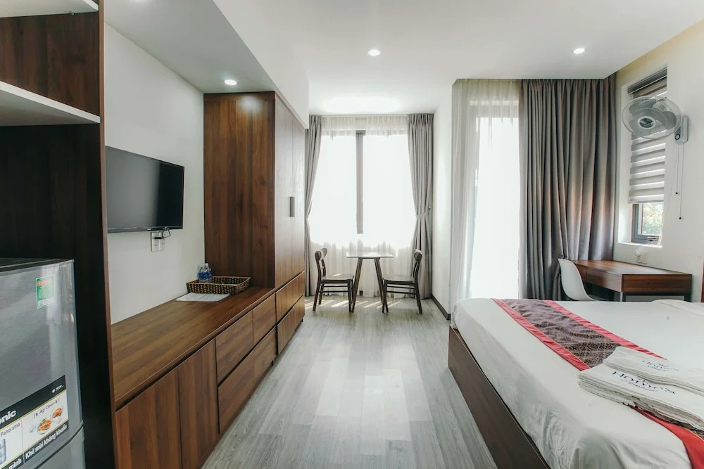 Royal Lion Hotel and Apartment