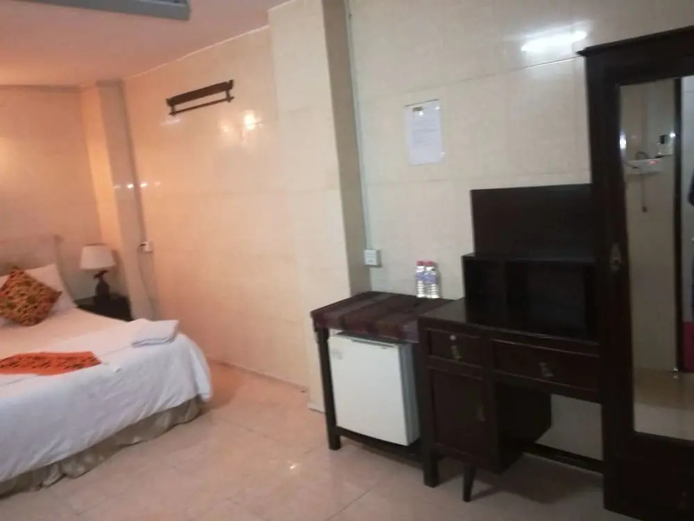 Ruchi India Restaurant & Guesthouse - Hostel