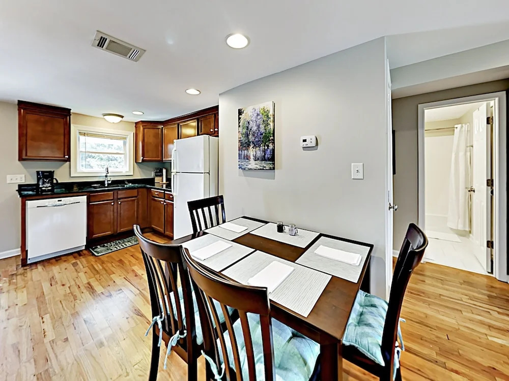 New Listing! 2 Amazing Units, Walk To Forsyth Park 4 Bedroom Duplex