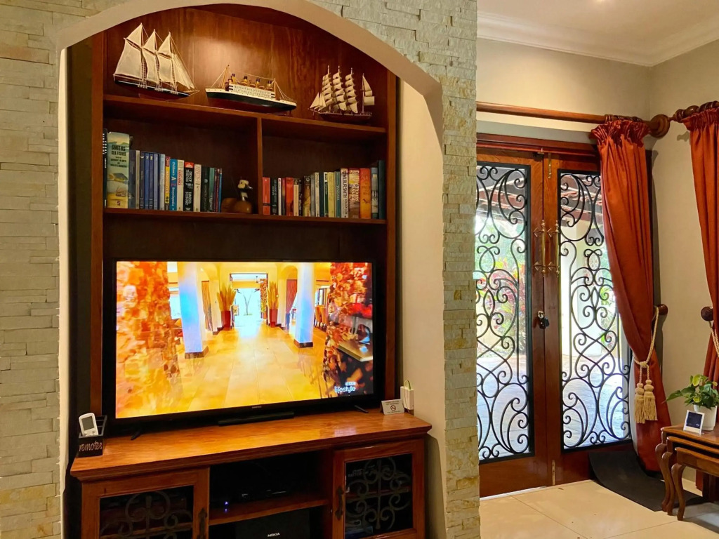 La Mancha - Luxurious Mediterranean Styled Home
