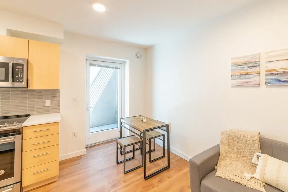 Bright Studio On Capitol Hill-amazing Rooftop Studio Bedroom Condo by Redawning