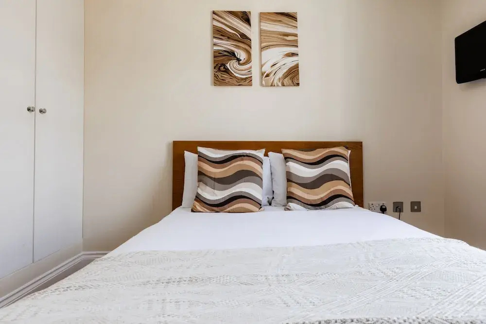 Warm Apartments in Queensway