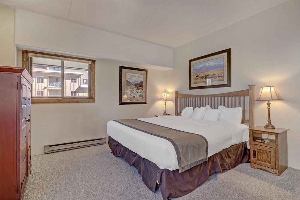 2br  Sleeps 5 - Perfect For Families, At Base Of Peak 5 2 Bedroom Condo by RedAwning